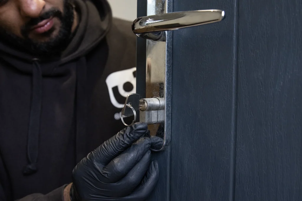 AH Locktech changing a door lock during an Emergency call out.