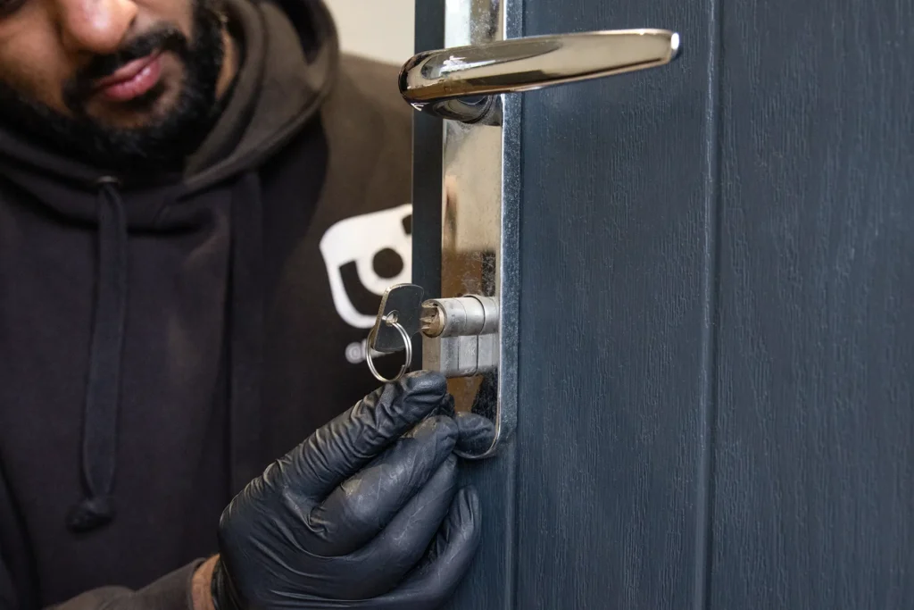 AH Locktech changing a door lock during an Emergency call out.